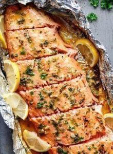 Lachs mit Knoblauch-Zitronen-Butter