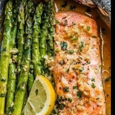 Lachs mit Knoblauch-Zitronen-Butter