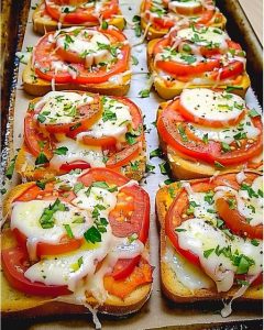 Heute Abend vor dem Abendessen: Tomaten-Mozzarella-Toast im Ofen gebacken 