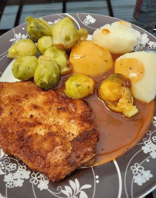 Schnitzel mit Rosenkohl