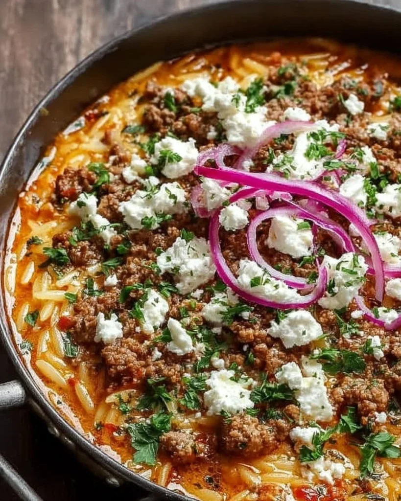 Kritharaki-Hackfleischpfanne mit Feta - ein leckeres Rezept