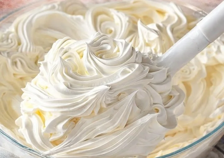 Tortencreme wie Eiscreme - leichte und cremige Dessertfüllung