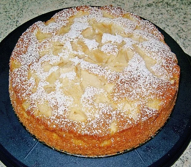 Saftiger Apfel Eierlikör Kuchen mit frischem Obst und leckeren Aromen