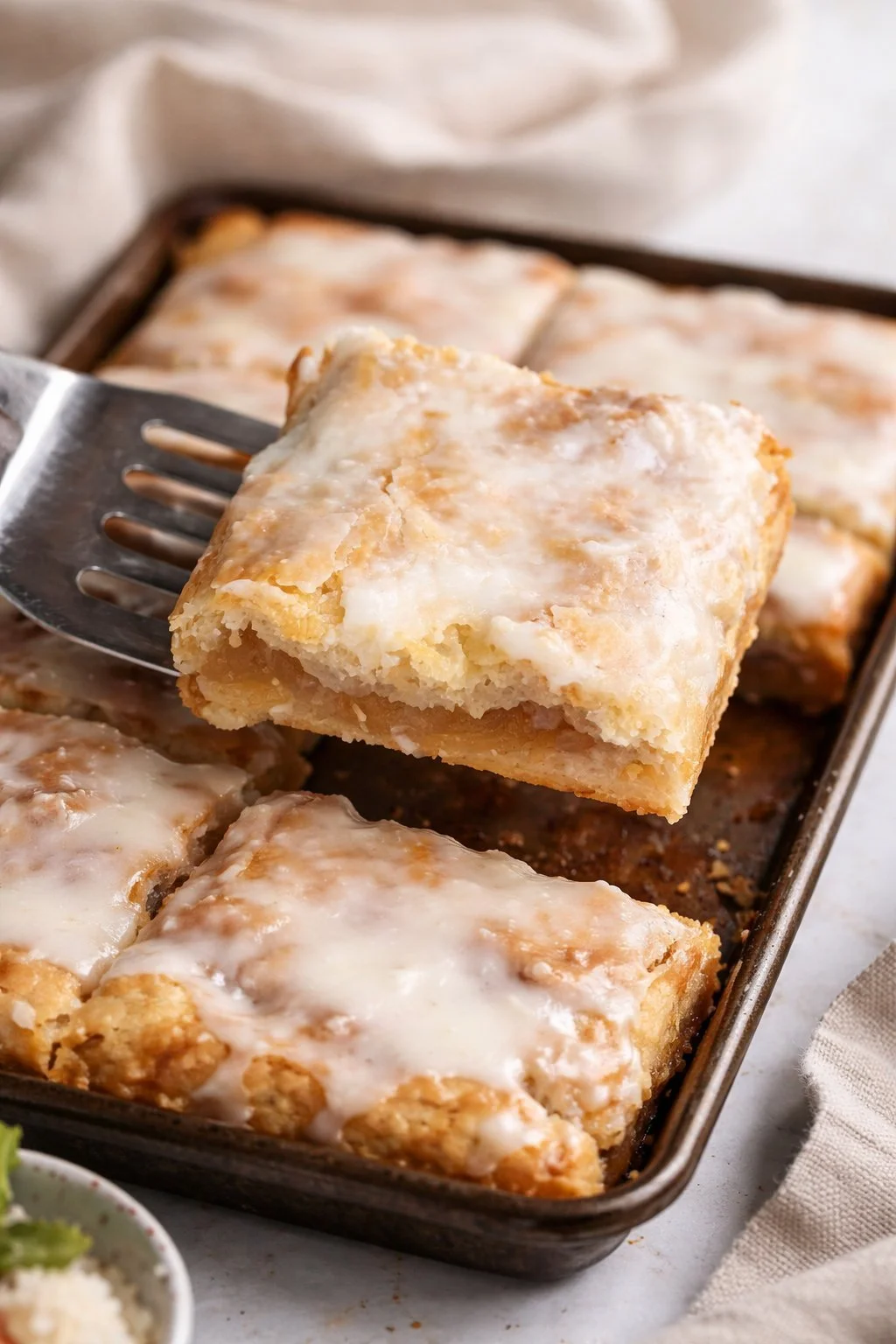 Leckere Chicago-Kekse auf einem Teller, ideal zum Genießen und Teilen.