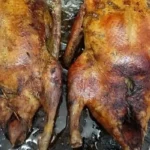 Knusprige frittierte Ente serviert auf einem Teller