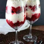 Himbeer Traum Dessert mit frischen Himbeeren und Sahne