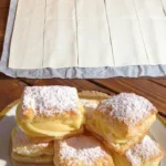 Leckerer Vanillecremepudding im knusprigen Blätterteig serviert